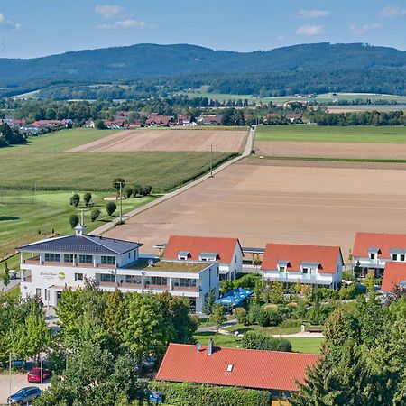 Bachhof Resort Hotel Kirchroth Exteriör bild