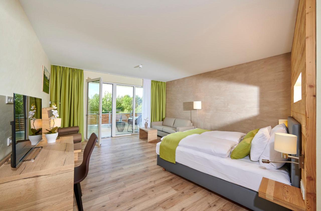 Bachhof Resort Hotel Kirchroth Exteriör bild