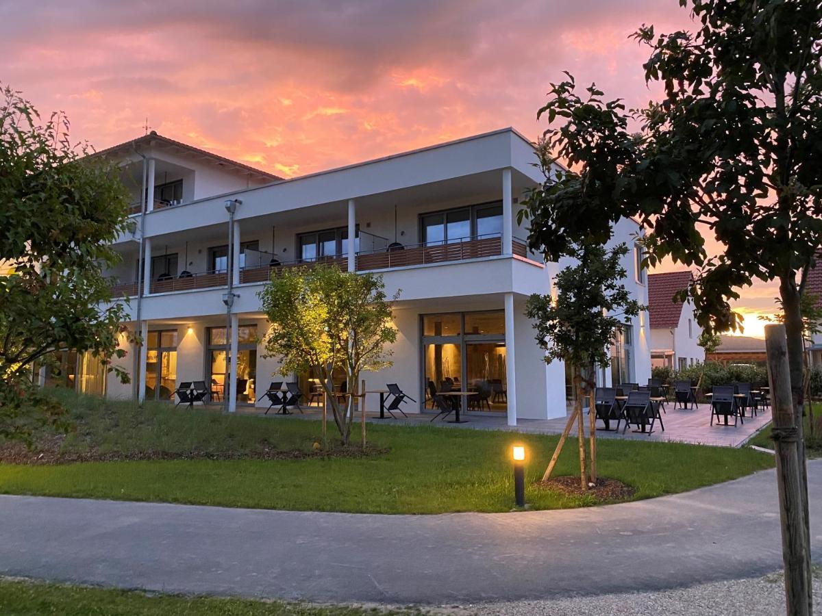 Bachhof Resort Hotel Kirchroth Exteriör bild