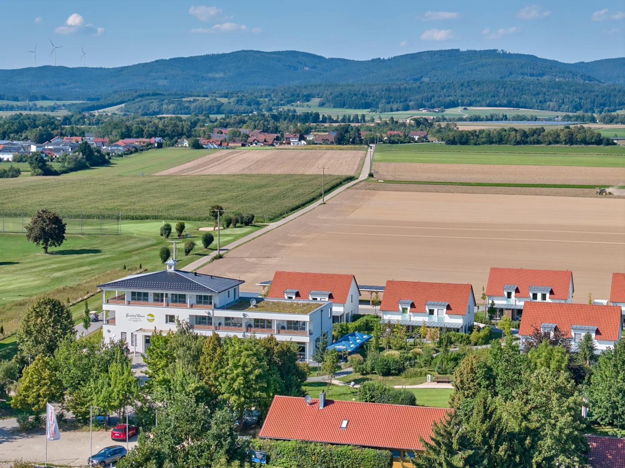 Bachhof Resort Hotel Kirchroth Exteriör bild